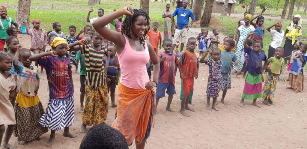 “Quand je danse : je me sens libre et puissante, j’ai le pouvoir de changer les choses”, portrait de la danseuse contemporaine Bibata Ibrahim Maïga