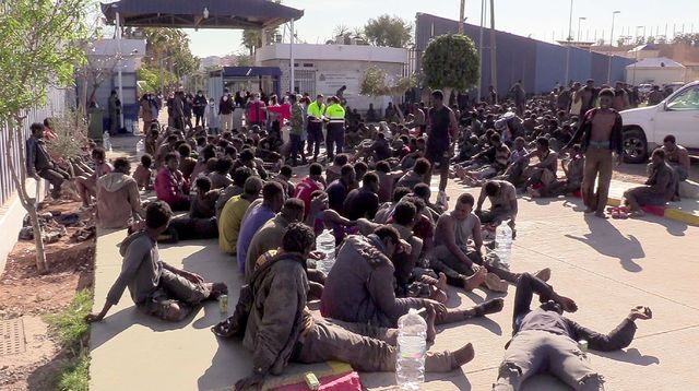 dans un centre pour immigres et demandeurs d asile ceti a melilla dans l enclave espagnole de melilla au maroc le 2 mars 2022 image tiree d une video 6343560