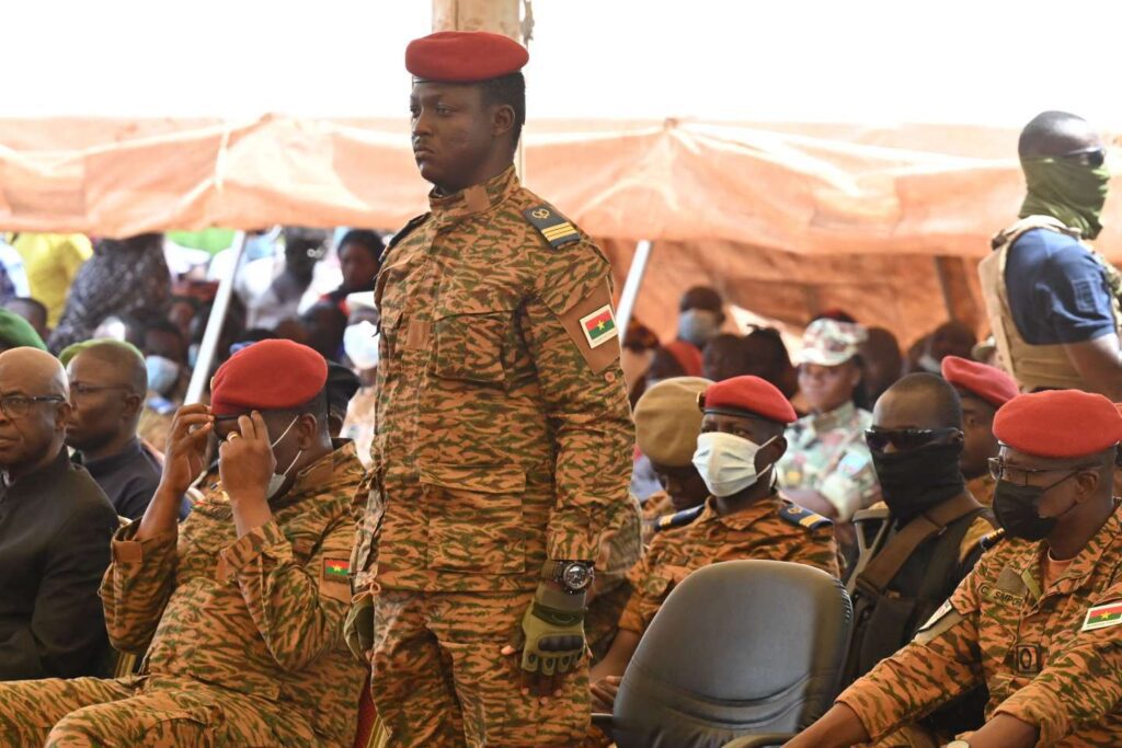 Burkina Faso : le capitaine Traoré se rêve en nouveau Sankara et sort le sabre