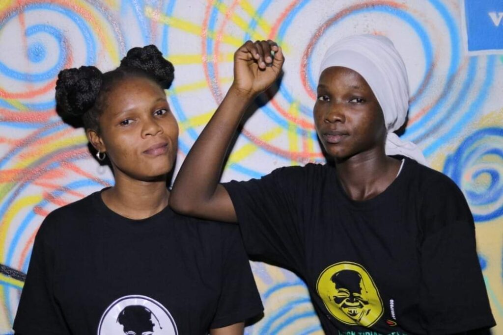 Au Mali, un duo de jeunes slameuses élève la voix