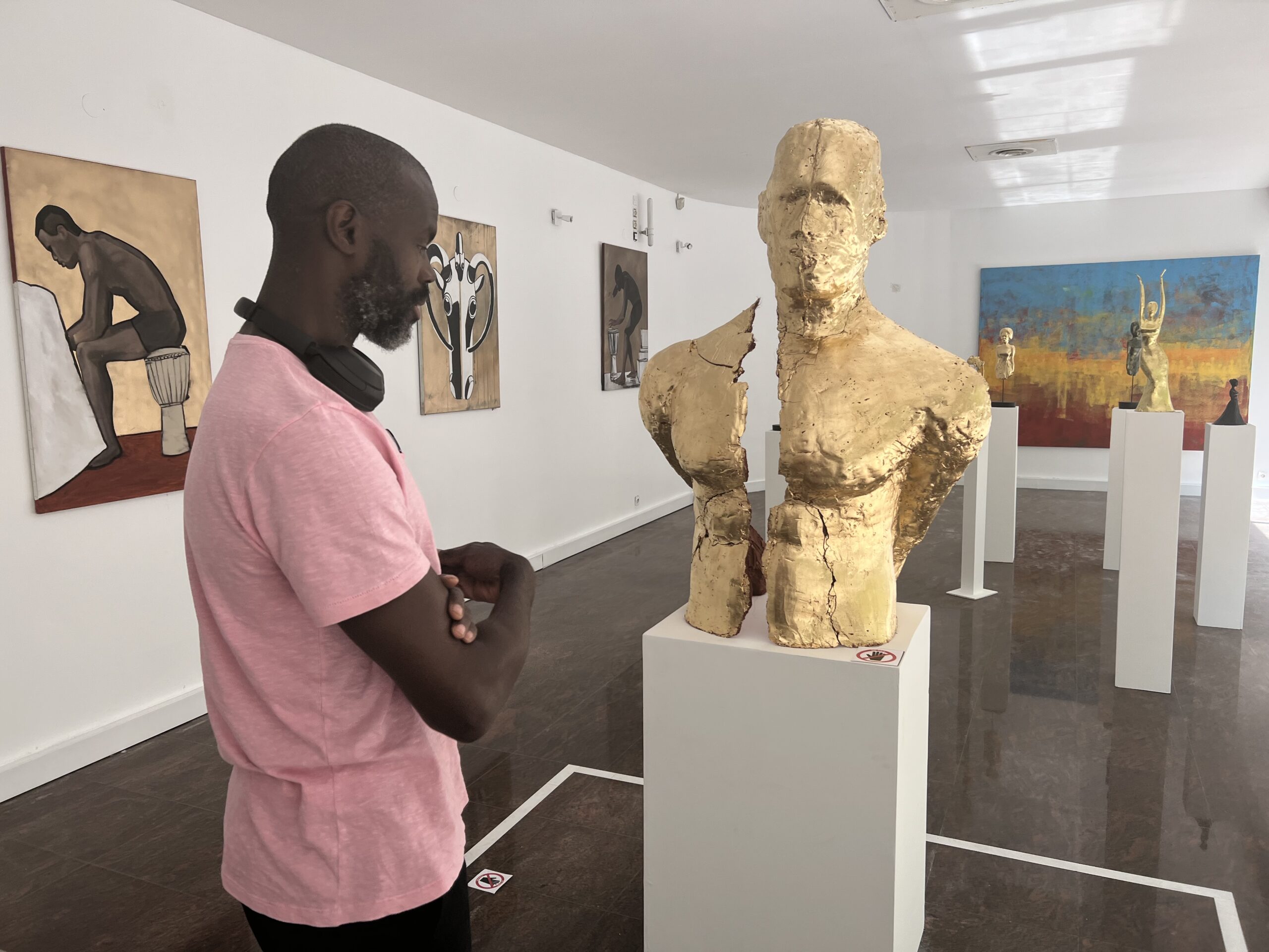 Rencontre avec le sculpteur Nald Kib, un “Captif, libre ?”