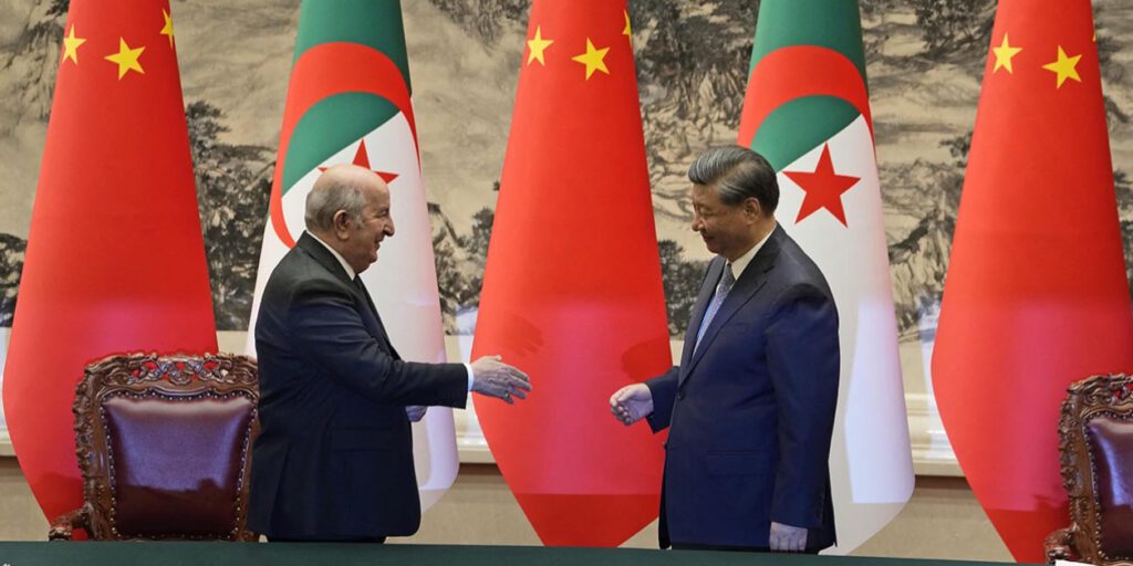 L’Algérie ne rejoindra pas cette année les cinq pays qui composent les Brics. Le pays a été recalé, laissant amers le président et son gouvernement qui avaient déployé ces derniers mois de gros moyens diplomatiques pour obtenir une adhésion à ce bloc économique et politique qui milite pour « un nouvel ordre mondial »