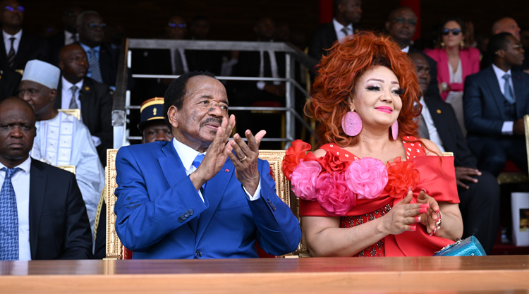 20 mai 2024 Paul et Chantal BIYA au Boulevard du 20 mai a Yaounde